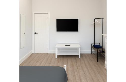 West Green House | 78 Flat B Home to Central London