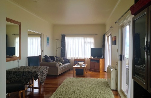 Westshore Apartment | ' 79'nMIN STAY 1 MONTH Napier Westshore nBEACHFRONT APARTMENT.