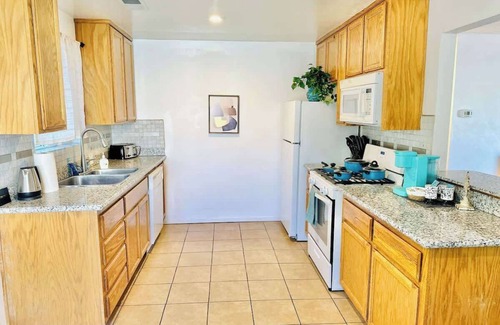 Northeast Reno House | 7Bedroom|3Bath|Sleeps21|9TVs