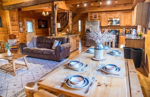 Logan Cabin | 7BR/3BA Cabin, HOT TUB, game room
