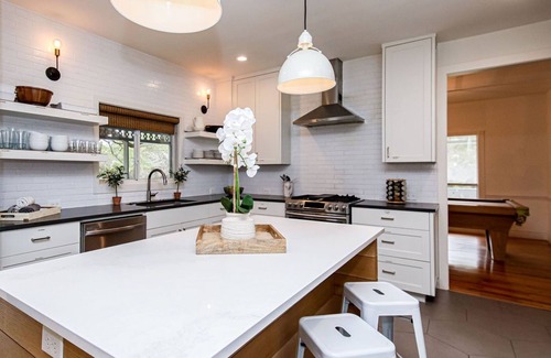 Austin House | 7BR Hill Country Oasis - Pool, Hot Tub & Games for Your Ultimate Getaway