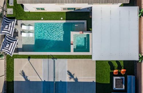 Coachella House | 7BR Pickleball Firepit Outdoor Kitchen Game Room