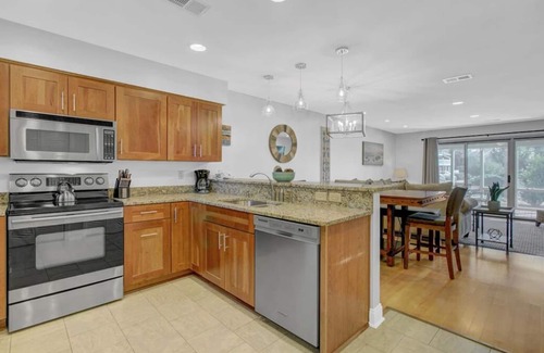 Isle of Palms Apartment | 7C Mariners Walk by AvantStay | Beautiful Porch, Easy Access to Pool + Beach