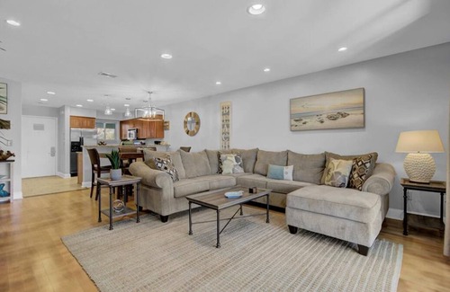 Isle of Palms Apartment | 7C Mariners Walk by AvantStay | Beautiful Porch, Easy Access to Pool + Beach