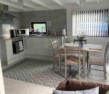 Builth Wells Apartment | 7F Cwtch Cymru Lodge, Caer Beris Holiday Park - no commercial vehicles permitted on site