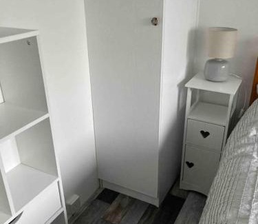 Builth Wells Apartment | 7F Cwtch Cymru Lodge, Caer Beris Holiday Park - no commercial vehicles permitted on site