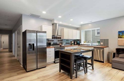 New Albany House | 7Mi Louisville Pet-Friendly Home