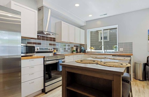 New Albany House | 7Mi Louisville Pet-Friendly Home