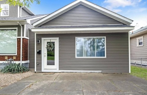 New Albany House | 7Mi Louisville Pet-Friendly Home