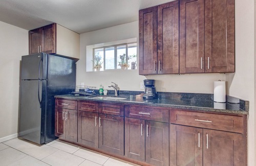 Lakewood Apartment | 7min walk to light rail | Royal Blue Lakewood Retreat | 10min to Downtown Denver