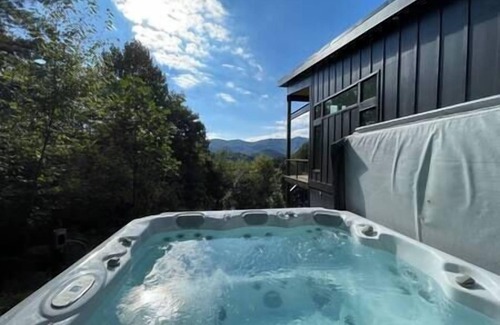 Clyde House | 7Ridge - Hot Tub & Stunning View
