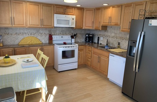South Beach Haven House | 7th from Sand on Leeward Ave. in Beach Haven