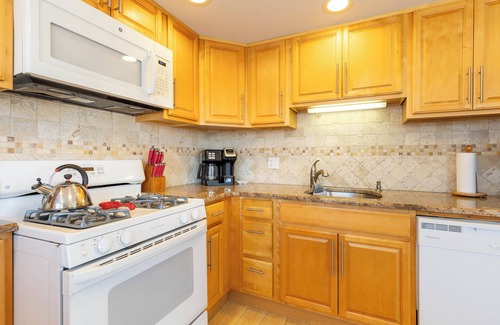 South Beach Haven House | 7th from Sand on Leeward Ave. in Beach Haven