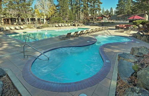 Bend Apartment | 7th Mtn Resort "Hotel Suite" 2 -Queen Bds