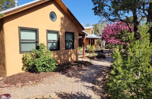 Canoncito House | 7th Nt Free Lux SantaFe AdobeMtn Theme w/casita outdoorliving10+Yrs SuperHost