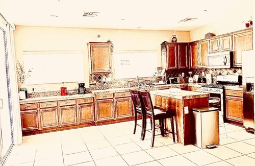 Enterprise House | 8-12 minutes to Airport &strip. Have RV parking .