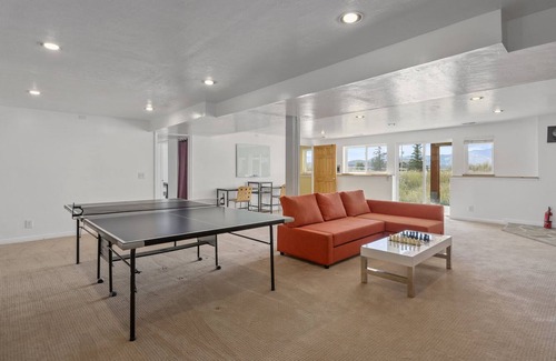 North Snyderville Basin House | 8.5 Acre Ranch w/Hot Tub | Elk Grove by RoveTravel
