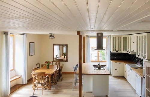 Pleugueneuc House | 8/9-person gîtes with Jacuzzi. Near saint Malo/dinan. Pets allowed