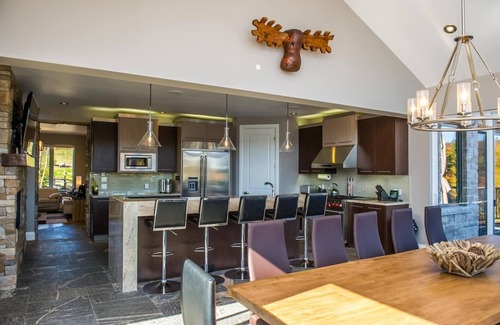 Lake of Bays House | 8 Bed - Private Oasis in Lake of Bays-Muskoka