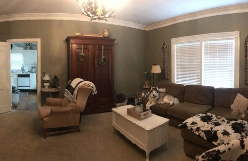 Edmonton House | 8 Bedroom 13 Bed large Country Home, Huge Country Kitchen, Bright Starry Nights