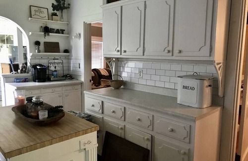 Edmonton House | 8 Bedroom 13 Bed large Country Home, Huge Country Kitchen, Bright Starry Nights