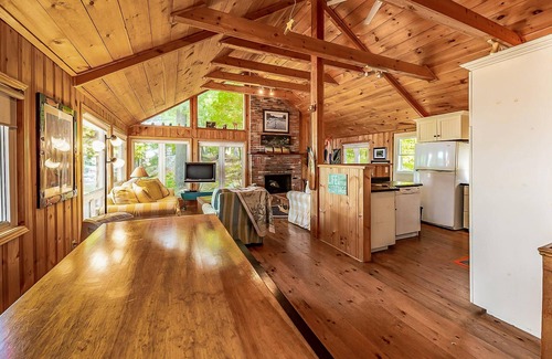 Muskoka Lakes Cottage | 8 bedroom 4 bath Island getaway on Lake Rosseau!