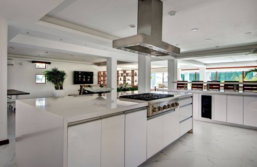 Playacar Fase I Villa | 8 bedroom abode just steps away from the idyllic white sandy beach and tranquil turquoise water!