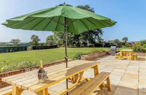 Pattiswick Cottage | 8 bedroom accommodation in Pattiswick, near Coggeshall