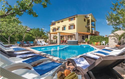Strpacici House | 8 Bedroom Beautiful Home In Visnjan