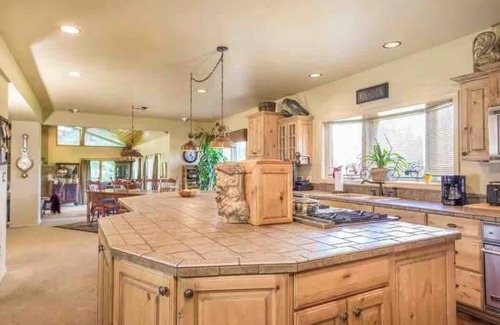 Lakeside Ski Chalet | 8 Bedroom Chalet Overlooking Dazzling Flathead Lake and Swan Mountain Range