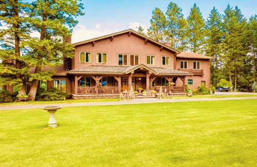 Lakeside Ski Chalet | 8 Bedroom Chalet Overlooking Dazzling Flathead Lake and Swan Mountain Range