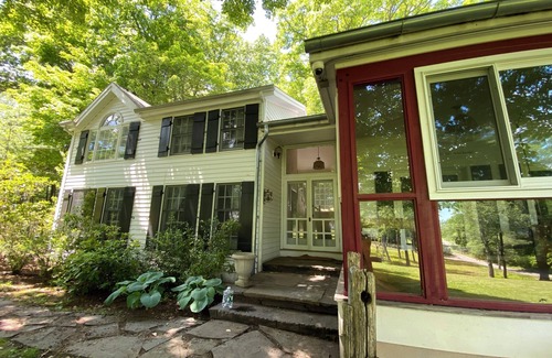 Saugerties House | 8-bedroom house & barn boardering the Catskill Mountain Preserve and family farm