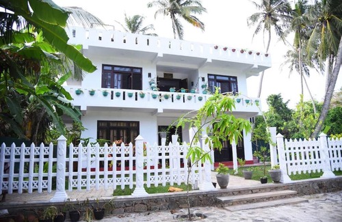 Boossa Villa | 8 Bedroom Villa with a Pool in Downsouth,Sri Lank