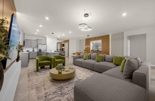 Four Corners House | 8 Bedrooms/6 Bathrooms/Windsor Cay(16280SM)