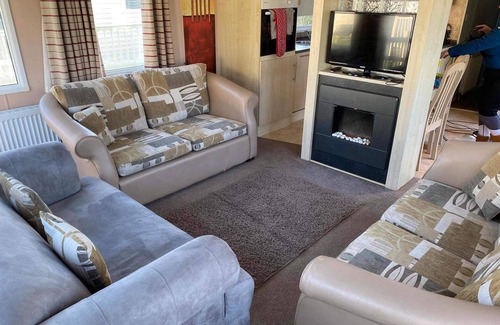 Hunstanton Ski Chalet | 8 berth caravan at manor park hunstanton free wifi