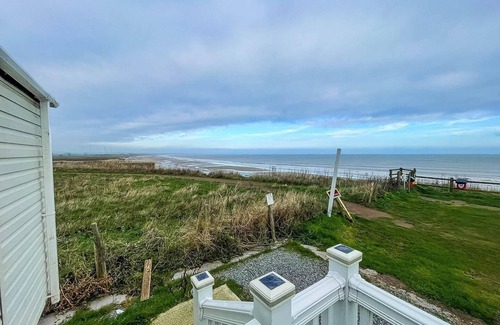 Barmston House | 8 berth caravan with decking and full seaviews! Ref 62021A
