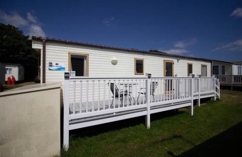 Louth Other | 8 Berth Caravan With Decking At Sunnydale In Lincolnshire Ref 35087S
