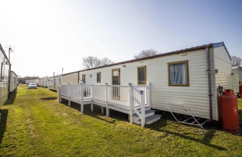 Louth Other | 8 Berth Caravan With Decking At Sunnydale In Lincolnshire Ref 35087S