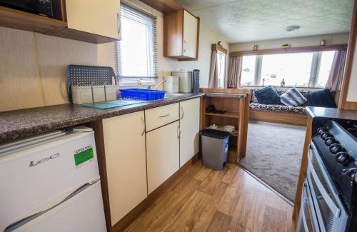 Louth Other | 8 Berth Caravan With Decking At Sunnydale In Lincolnshire Ref 35087S