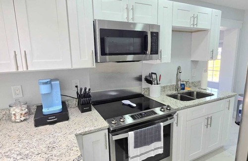 Temple Crest Apartment | #8 Bush Gardens suite