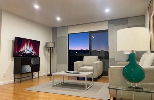 Downtown Apartment | 8. Delightful 2 Bedroom Apt/parking in city center