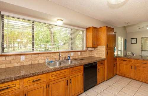 Carolyn Estates House | 8 Free Kayaks! First Oak Paradise on Cedar Creek Lake