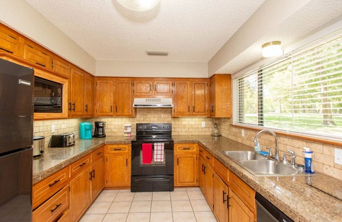 Carolyn Estates House | 8 Free Kayaks! First Oak Paradise on Cedar Creek Lake