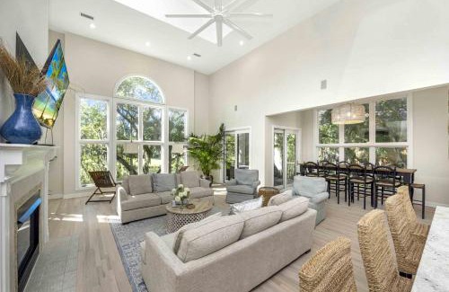 West Beach House | 8 Greensward Road by Akers Ellis Rentals