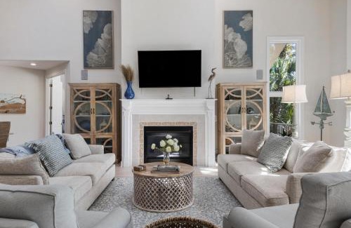 West Beach House | 8 Greensward Road by Akers Ellis Rentals