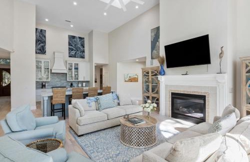 West Beach House | 8 Greensward Road by Akers Ellis Rentals