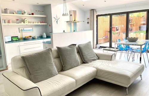 Coventry House | 8 Guest's House.... Wow!