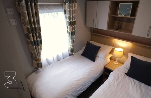 Bowness-on-Windermere Cabin | 8 Guests - 3 Bedrooms - Pet Friendly - Lakeview