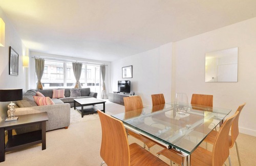 Whittington Apartment | 8 Guests Modern Apartment