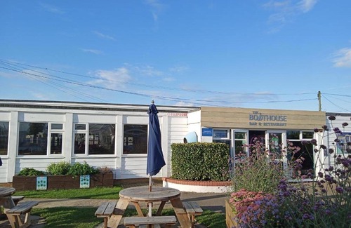 Heacham Cabin | 8 Guests - Swimming Pool - 1min to the Beach